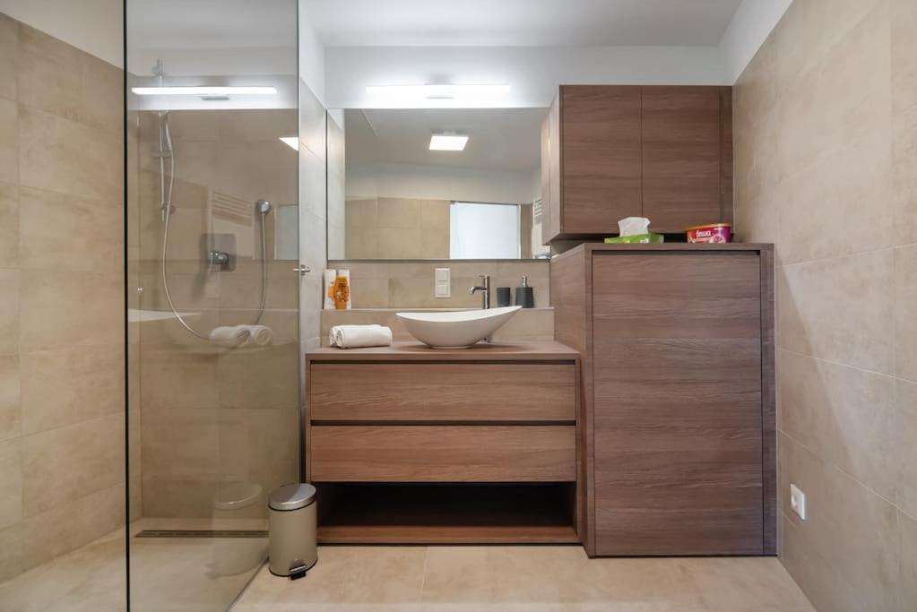 Gruene Und Zentrale Ruhelage Im Neubau Mit Balkon * Vienna