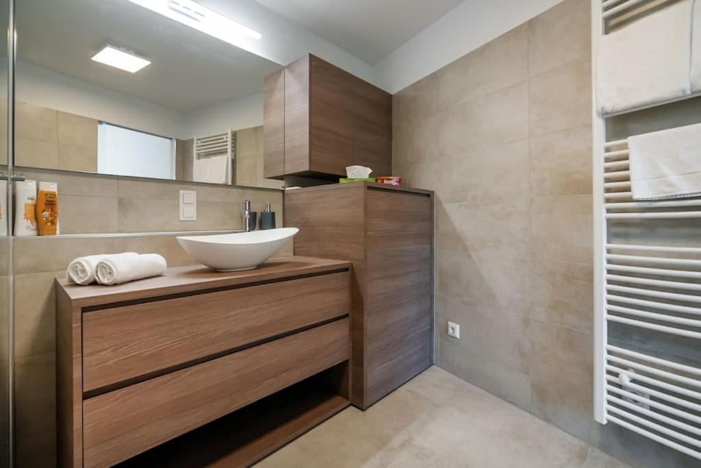 Gruene Und Zentrale Ruhelage Im Neubau Mit Balkon Vienna