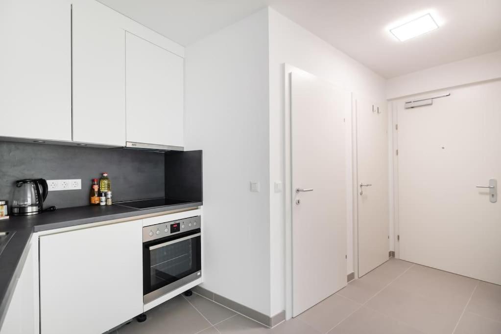Gruene Und Zentrale Ruhelage Im Neubau Mit Balkon * Vienna